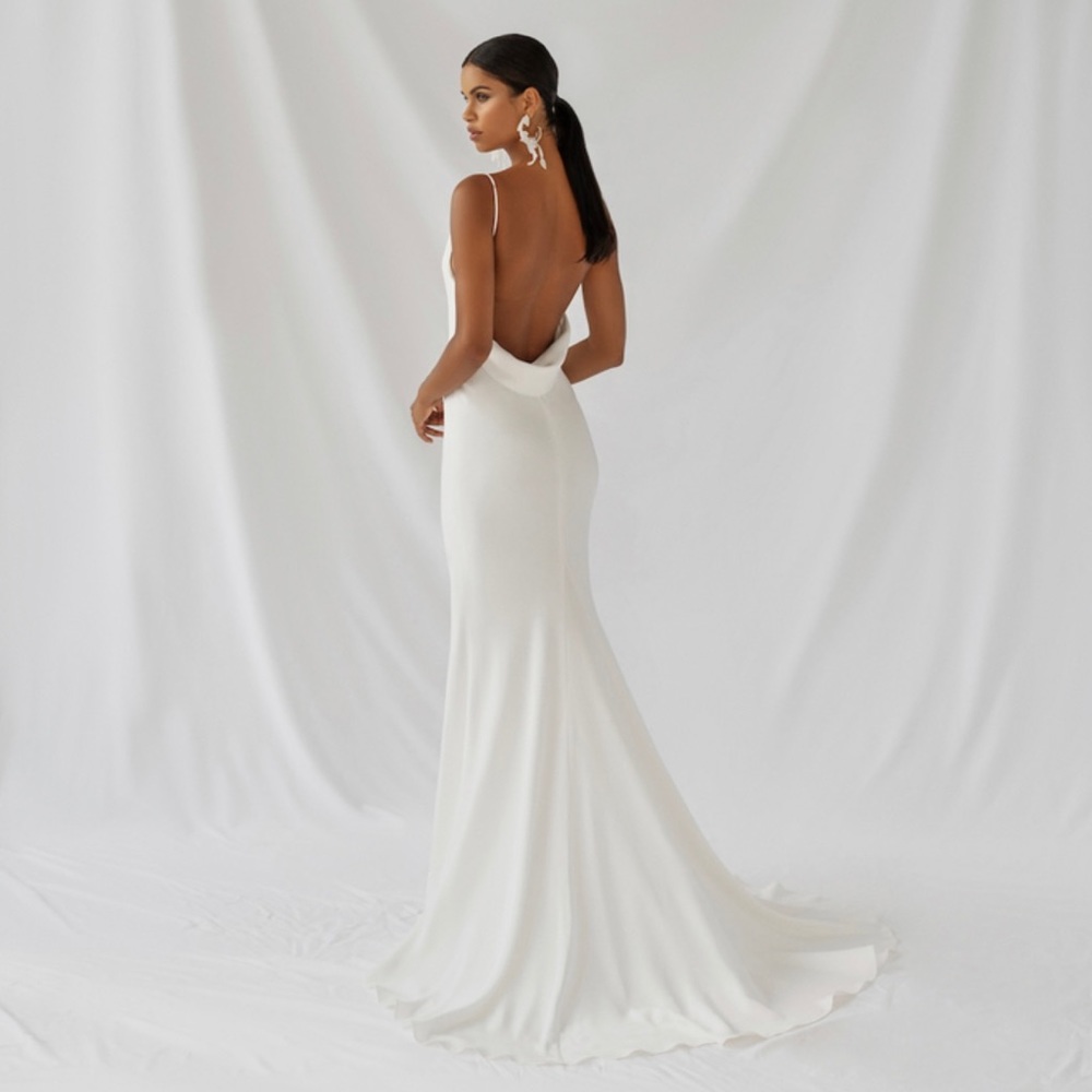Alexandra Grecco Lotus Wedding Gown Ivory Matte Size 2 With Slit